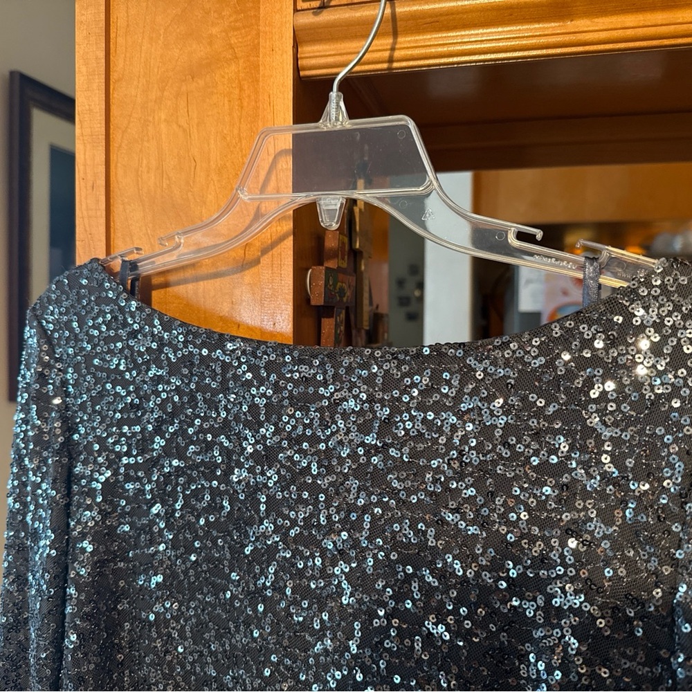 This is a Lauren Ralph Lauren cocktail/party dress in size 12/14.